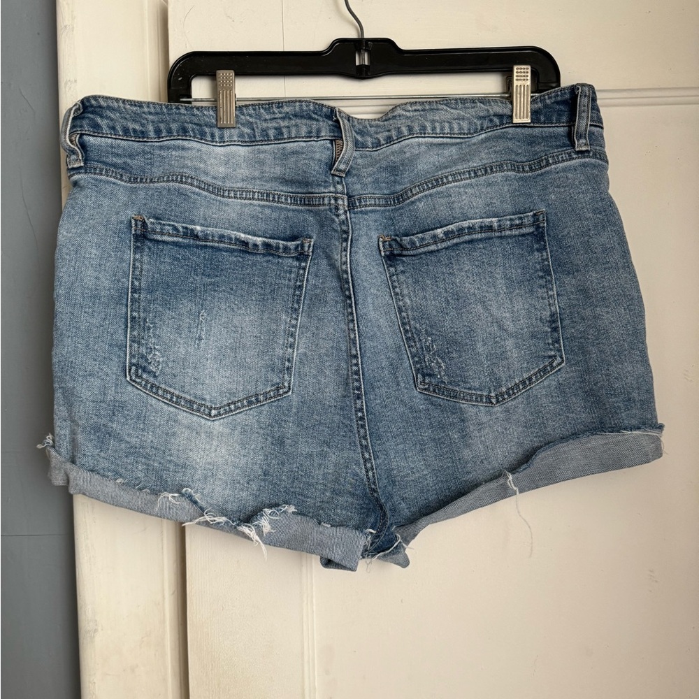 City Queen High Waist Flip Cuff Denim Shorts - Light Blue Wash - Picture 4 of 6